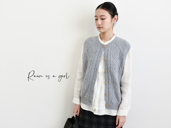【カシミヤ100%★北欧風ケーブル編み】秋口から春先まで│前開きベスト│木調ボタン│C-75 2枚目の画像