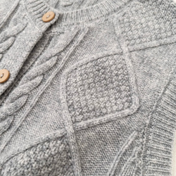 【カシミヤ100%★北欧風ケーブル編み】秋口から春先まで│前開きベスト│木調ボタン│C-75 13枚目の画像