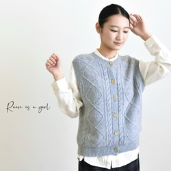 【カシミヤ100%★北欧風ケーブル編み】秋口から春先まで│前開きベスト│木調ボタン│C-75 3枚目の画像