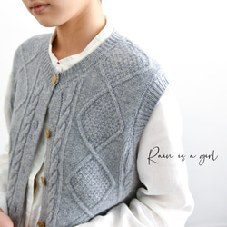 【カシミヤ100%★北欧風ケーブル編み】秋口から春先まで│前開きベスト│木調ボタン│C-75 1枚目の画像