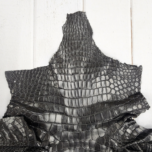 ワニ革 クロコ ナッパ仕上げ  黒 No.C008730 3枚目の画像