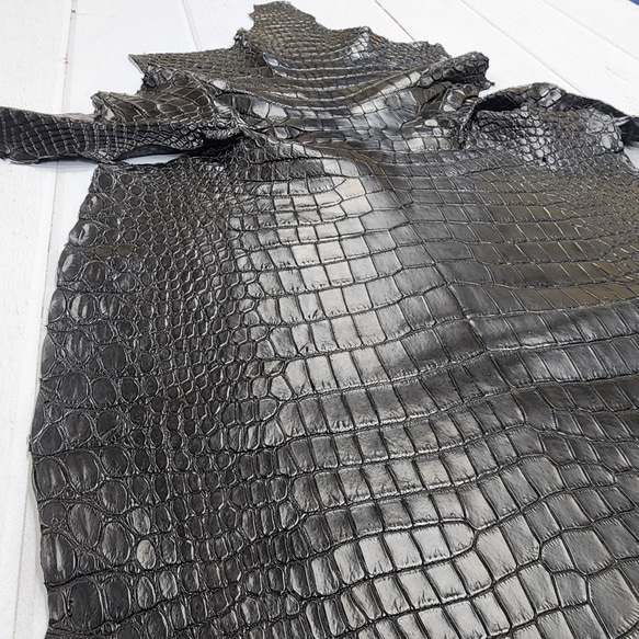 ワニ革 クロコ ナッパ仕上げ  黒 No.C008730 19枚目の画像