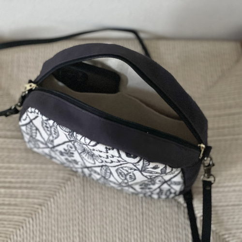 ⚮̈ミナペルホネン　symphony ecru まるまるっこポシェット ⚮̈ミナペルホネン symphony ecru まるまるっこポシェット ポシェット