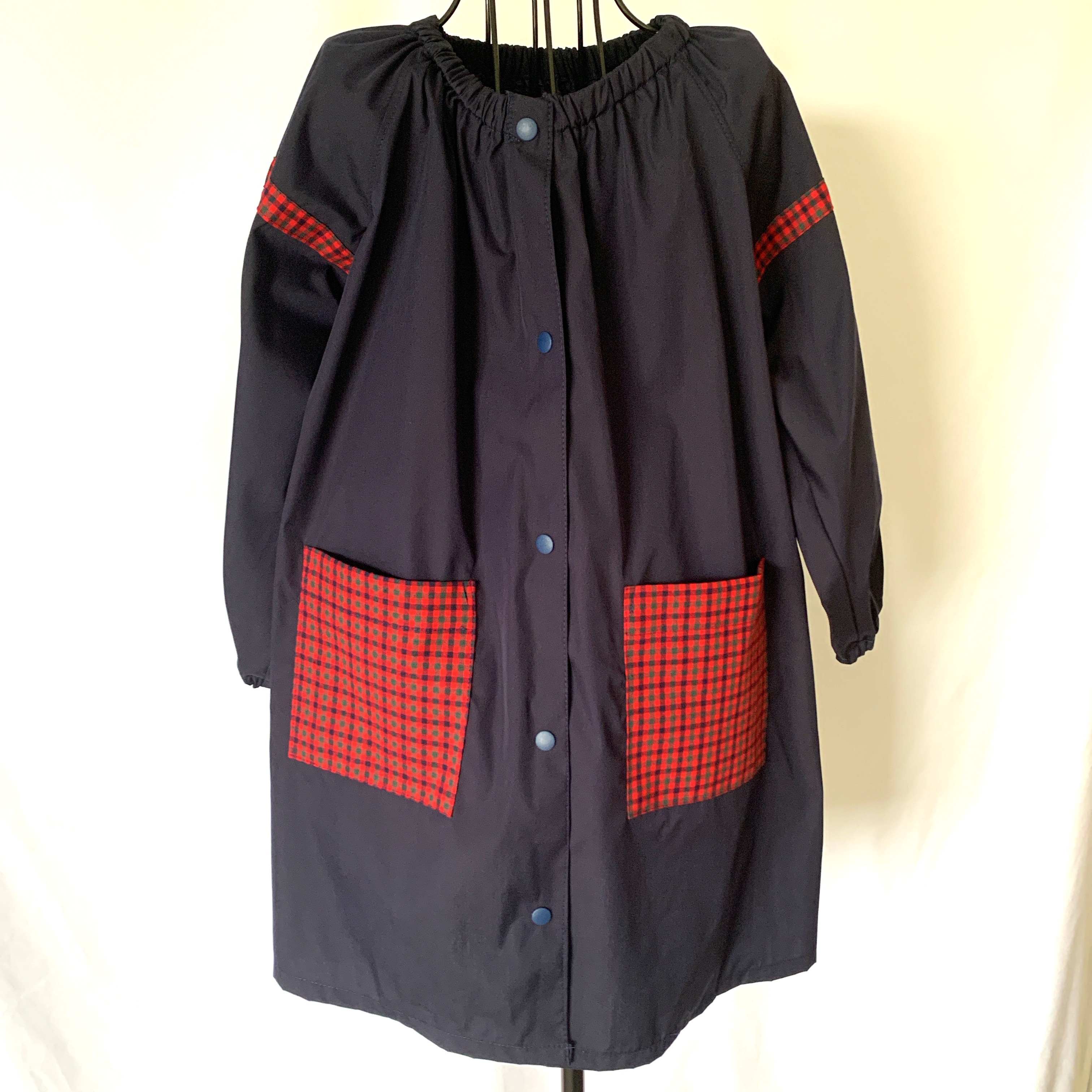 前あきスモック　　紺×赤チェック　100〜160