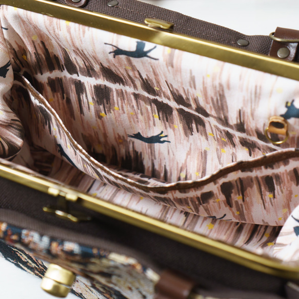 ブラウンフラワー・猫がま口 ボストンバッグ（ネコ 肉球） 7枚目の画像