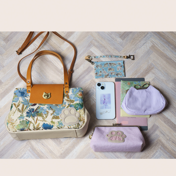 ブラウンフラワー・猫がま口 ボストンバッグ（ネコ 肉球） 14枚目の画像