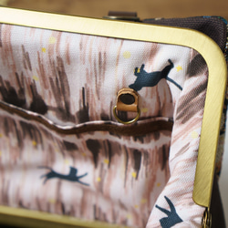 ブラウンフラワー・猫がま口 ボストンバッグ（ネコ 肉球） 6枚目の画像