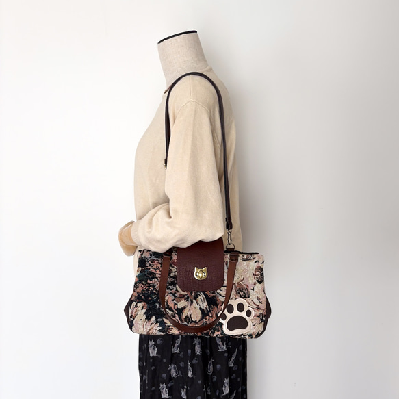 ブラウンフラワー・猫がま口 ボストンバッグ（ネコ 肉球） 11枚目の画像