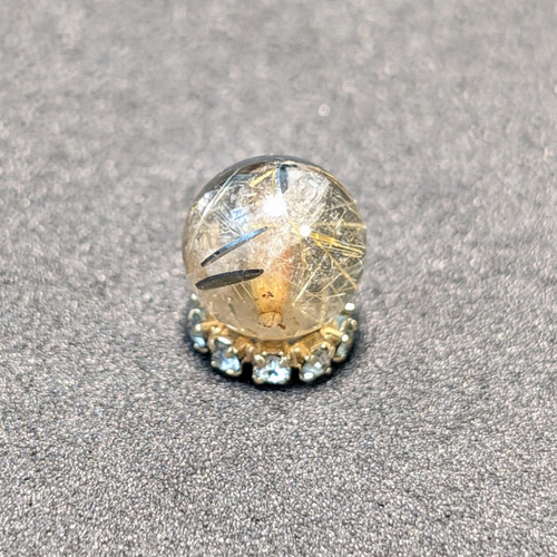 金の糸の宝庫】太陽放射ルチル 8ミリ 1粒売り 貫通穴あり ヘマタイト