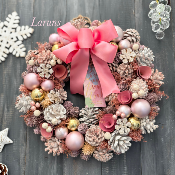 ピンククリスマスリース 木の実たっぷりクリスマスリース35㎝直径