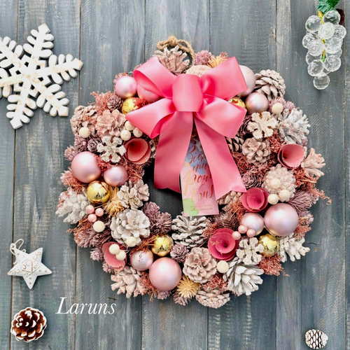 ピンククリスマスリース 木の実たっぷりクリスマスリース35㎝直径