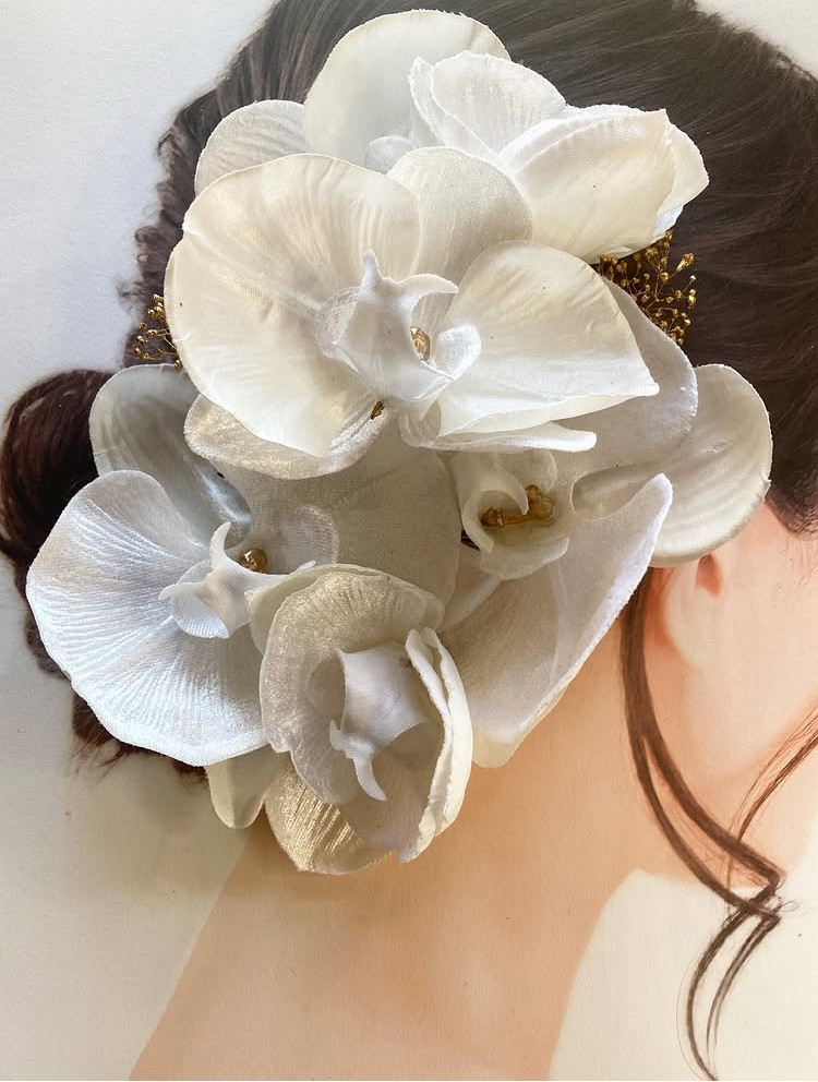 ベルベット白胡蝶蘭髪飾り　ドレスヘア　白無垢　謝恩会　振袖　袴ヘア