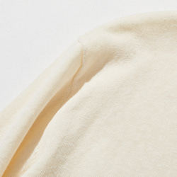 一款舒適百搭的棉麻針織開襟衫，適合全年穿著。米色。 251013-2 第5張的照片