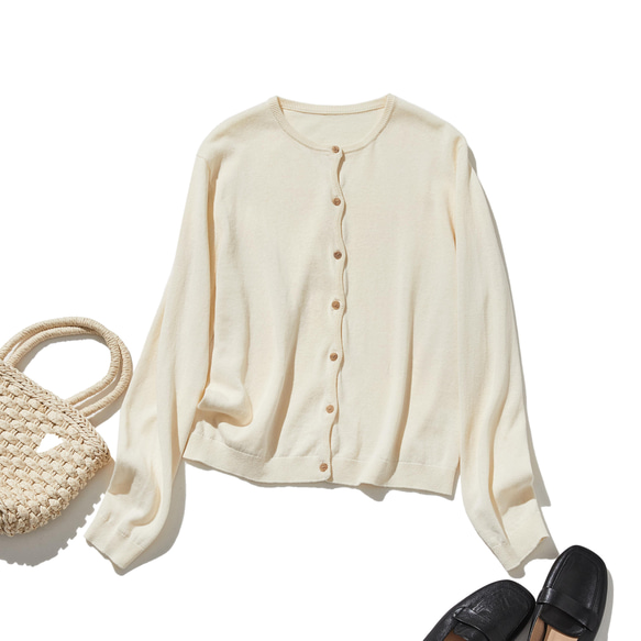 一款舒適百搭的棉麻針織開襟衫，適合全年穿著。米色。 251013-2 第1張的照片