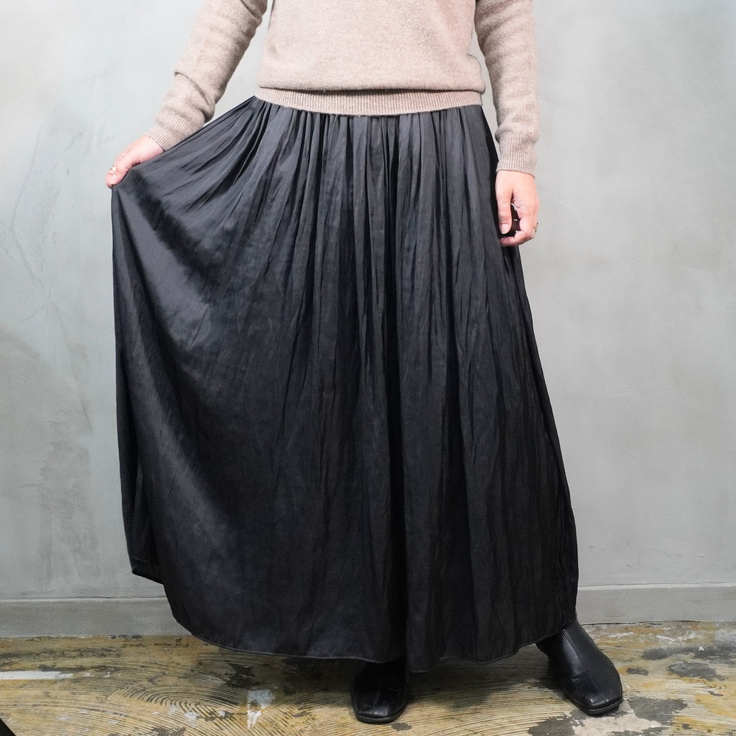 【春も着れる最終SALE】軽やかに揺れる、とろみロングギャザースカート　シワにならない　ブラウン　ブラック　日本製