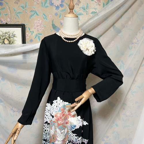 友禅作家物着物からのリメイクドレスです　Ｍ～Lサイズ　着丈１２４cm M～Lサイズ 友禅花柄 黒留袖からの着物リメイクドレスです 着丈