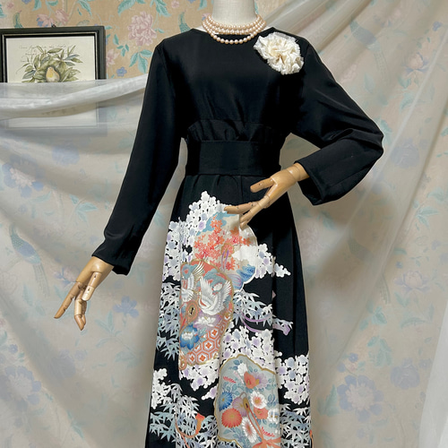 着物リメイク MLサイズ 友禅染めと駒刺繍 黒留袖ドレス＆リボンベルト