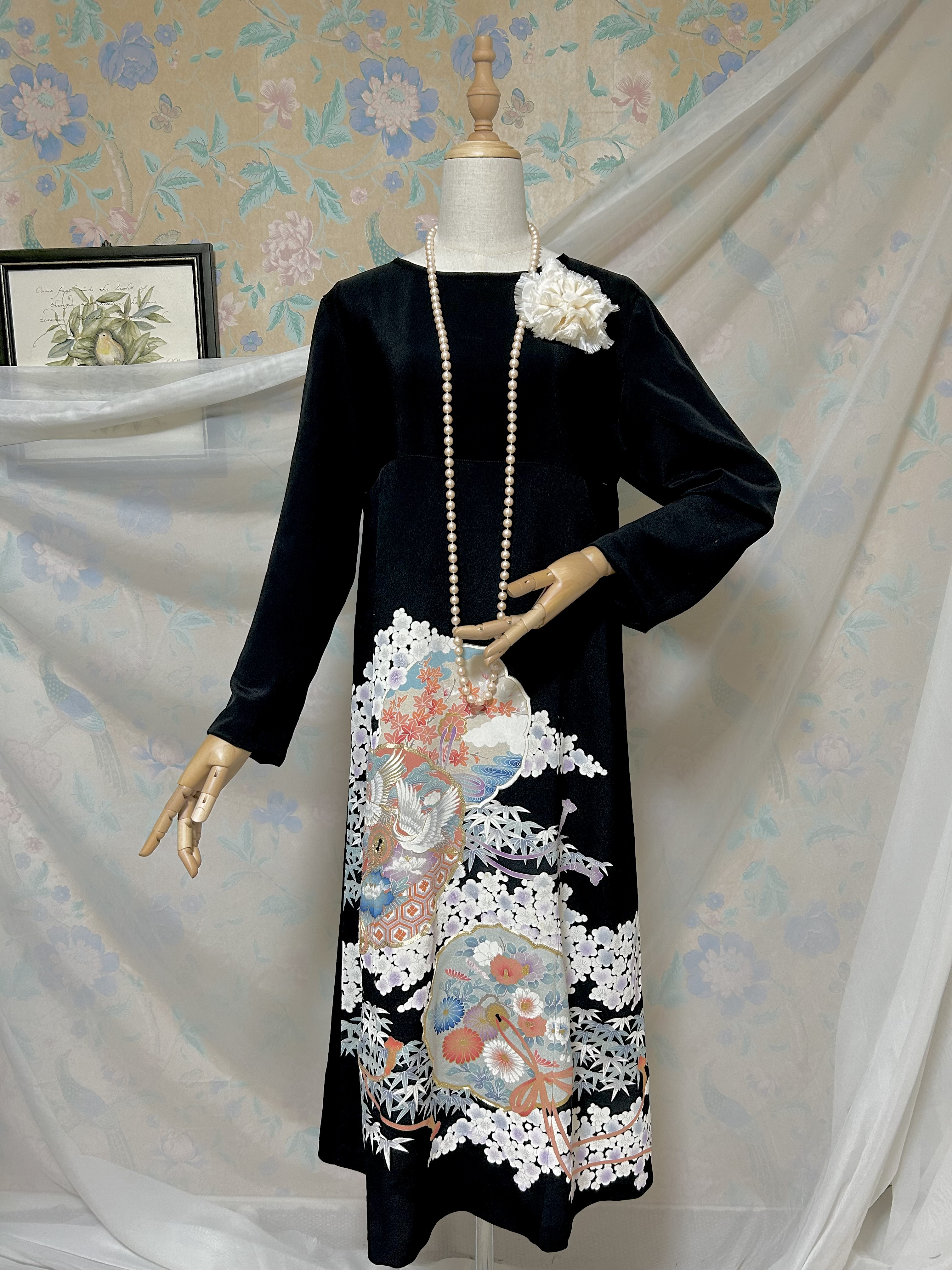 着物リメイク MLサイズ 友禅染めと駒刺繍 黒留袖ドレス＆リボンベルト