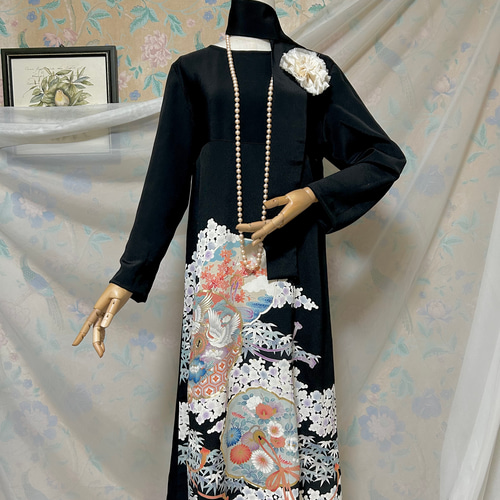 着物リメイク MLサイズ 友禅染めと駒刺繍 黒留袖ドレス＆リボンベルト