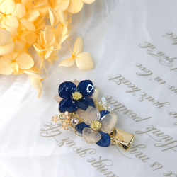 ブルーデューイプリザーブドフラワービーズヘアクリップ 1枚目の画像