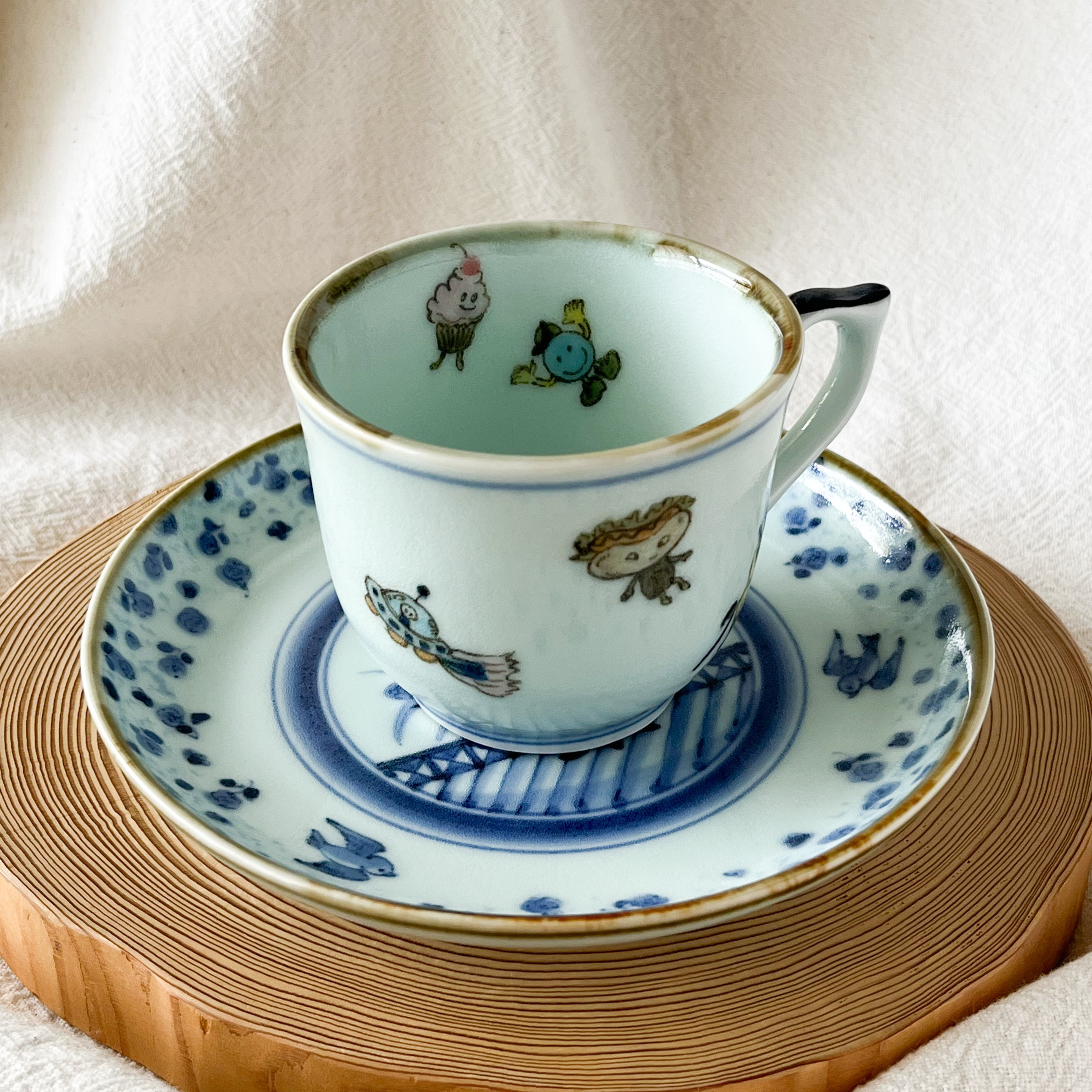 ❤️チコロット❤️すべて手描き❤️染付け❤️ソーサーは取り皿にもなる❤️カップ＆ソーサー❤️アメリカンポップ❤️文様