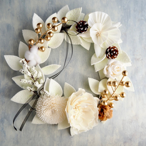 ホワイト＆ゴールドのソラフラワーリース／アーティフィシャルフラワー