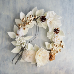 ホワイト＆ゴールドのソラフラワーリース／アーティフィシャルフラワー