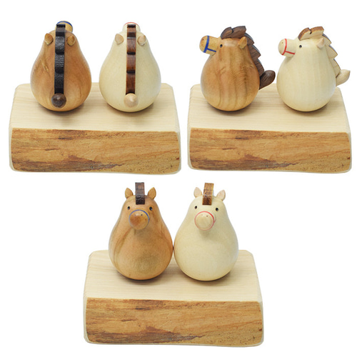 2026年 干支 午 手のひらサイズの 木の置物 ( 小 ) うま 2匹 セット