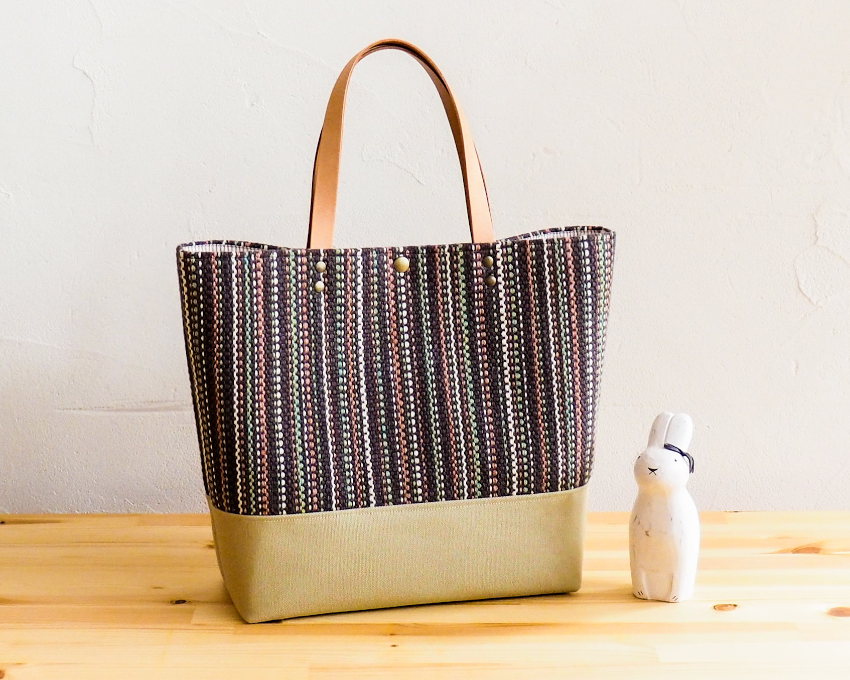 秋色マルチストライプ手織り布のスクエアトート（グレー）