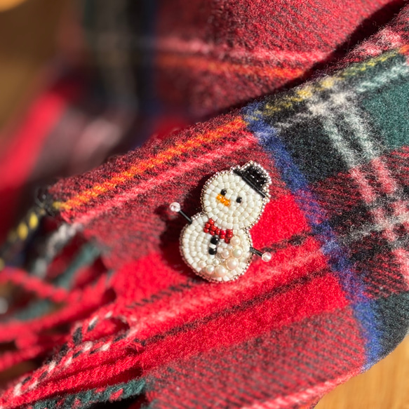 雪だるま刺繍ブローチ⭐︎冬ホリデーアクセサリー⭐︎受注制作品 1枚目の画像