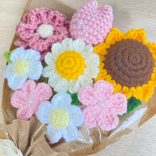 ときめくピンクとひまわりのブーケ チューリップ 枯れない 花束 毛糸