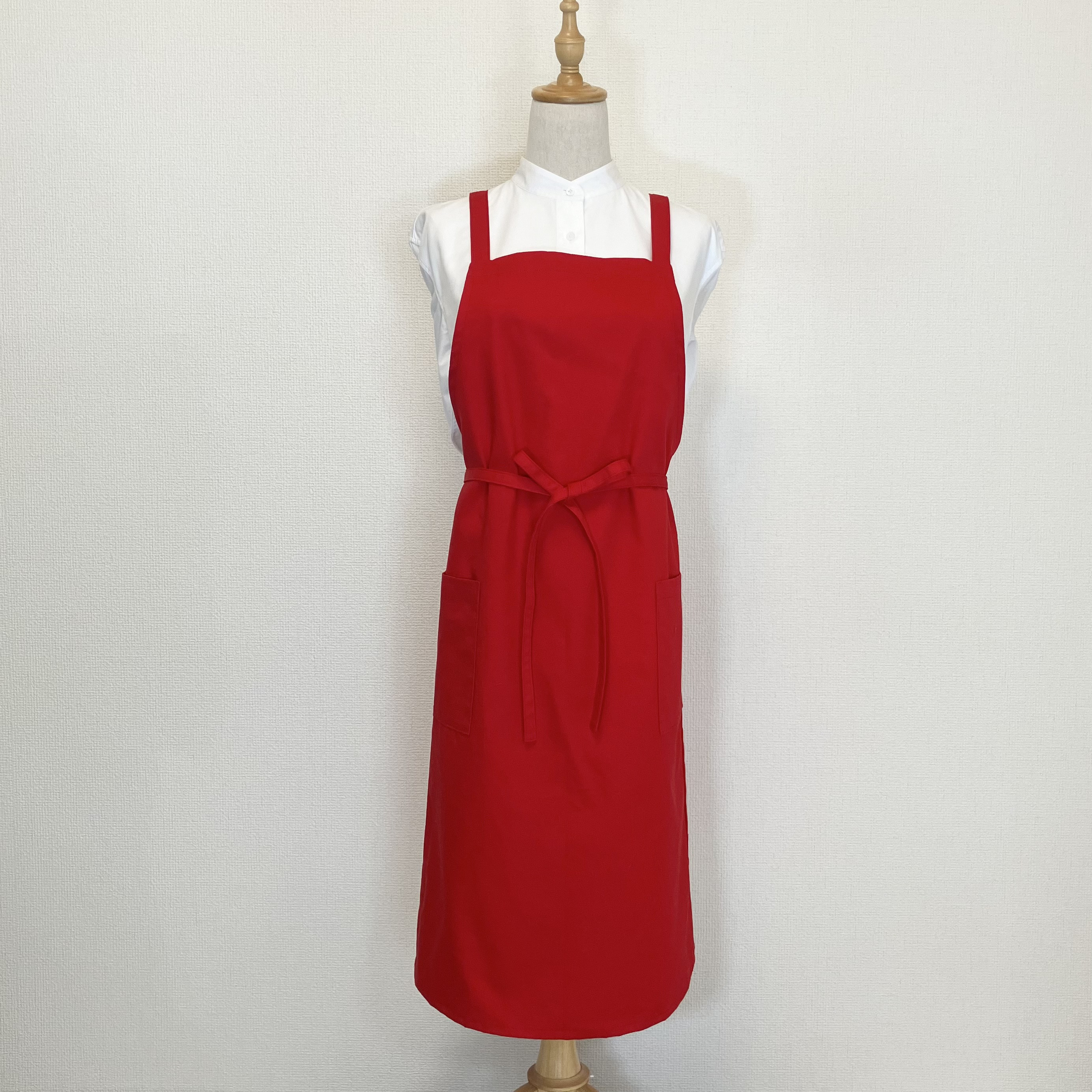 クロスバックエプロン《赤》お尻が隠れるエプロン