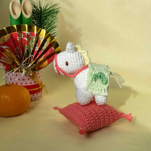 2026年干支】小さな馬の編みぐるみ・座布団付き あみぐるみ sui-sui
