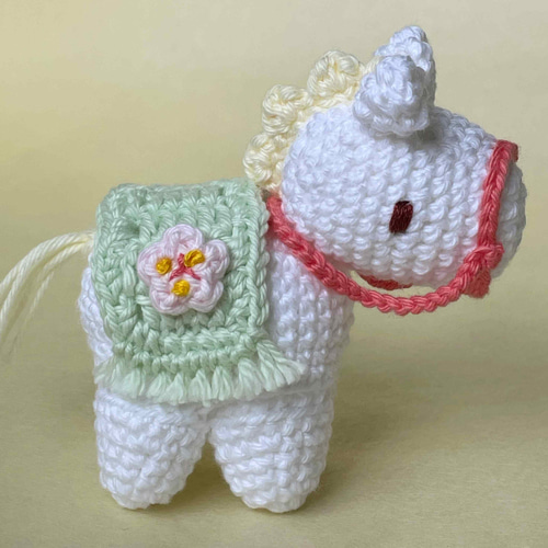 2026年干支】小さな馬の編みぐるみ・座布団付き あみぐるみ sui-sui