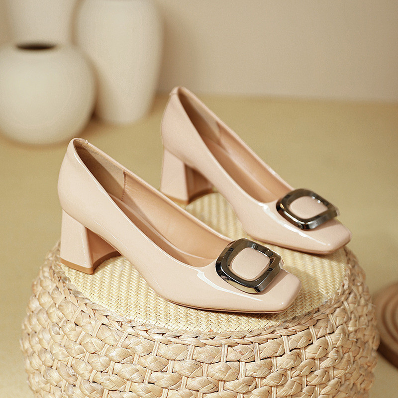 秋新作レディース漆皮のモノトーン 角型トウ 浅履きハイヒール【返品・交換可】品質最優先 25-507