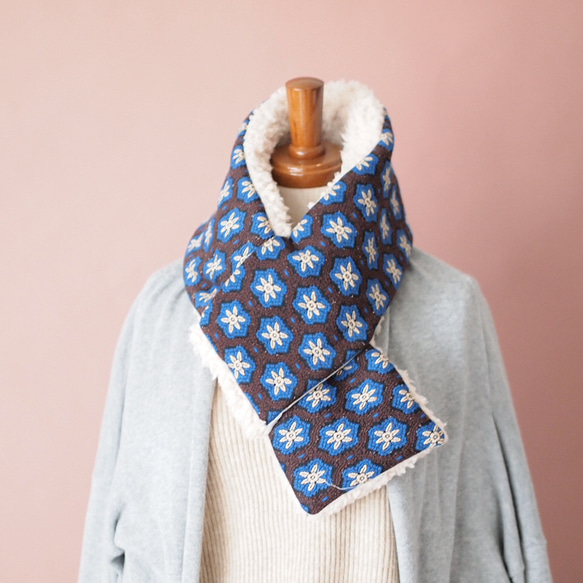 プチフラワー・ジャージージャガード×ふわふわボアのマフラー　中綿入り 1枚目の画像