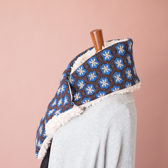 プチフラワー・ジャージージャガード×ふわふわボアのマフラー　中綿入り 5枚目の画像