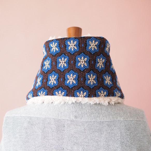 プチフラワー・ジャージージャガード×ふわふわボアのマフラー　中綿入り 4枚目の画像