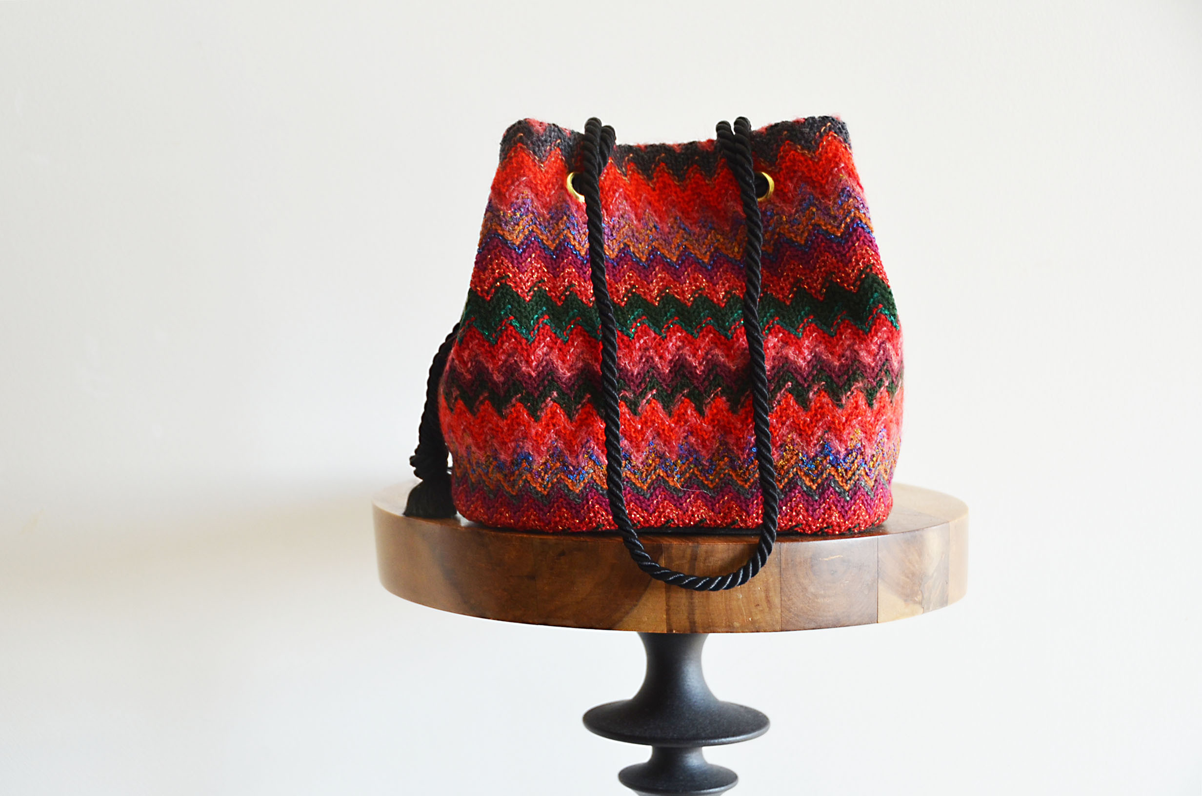 最後の１点！　イタリア製　ウールジグザグニット　スクエア 2wayポシェットマリンバッグ　クリスマスギフト・ご褒美バッグ