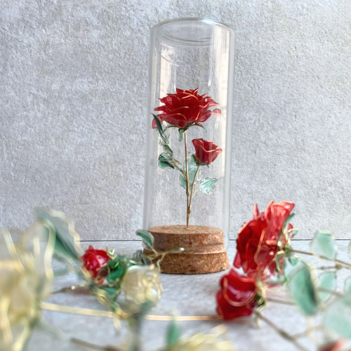 バラ装飾のガラスボトル 特別な想いを形に