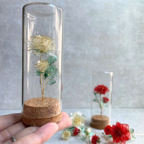 バラ装飾のガラスボトル 特別な想いを形に