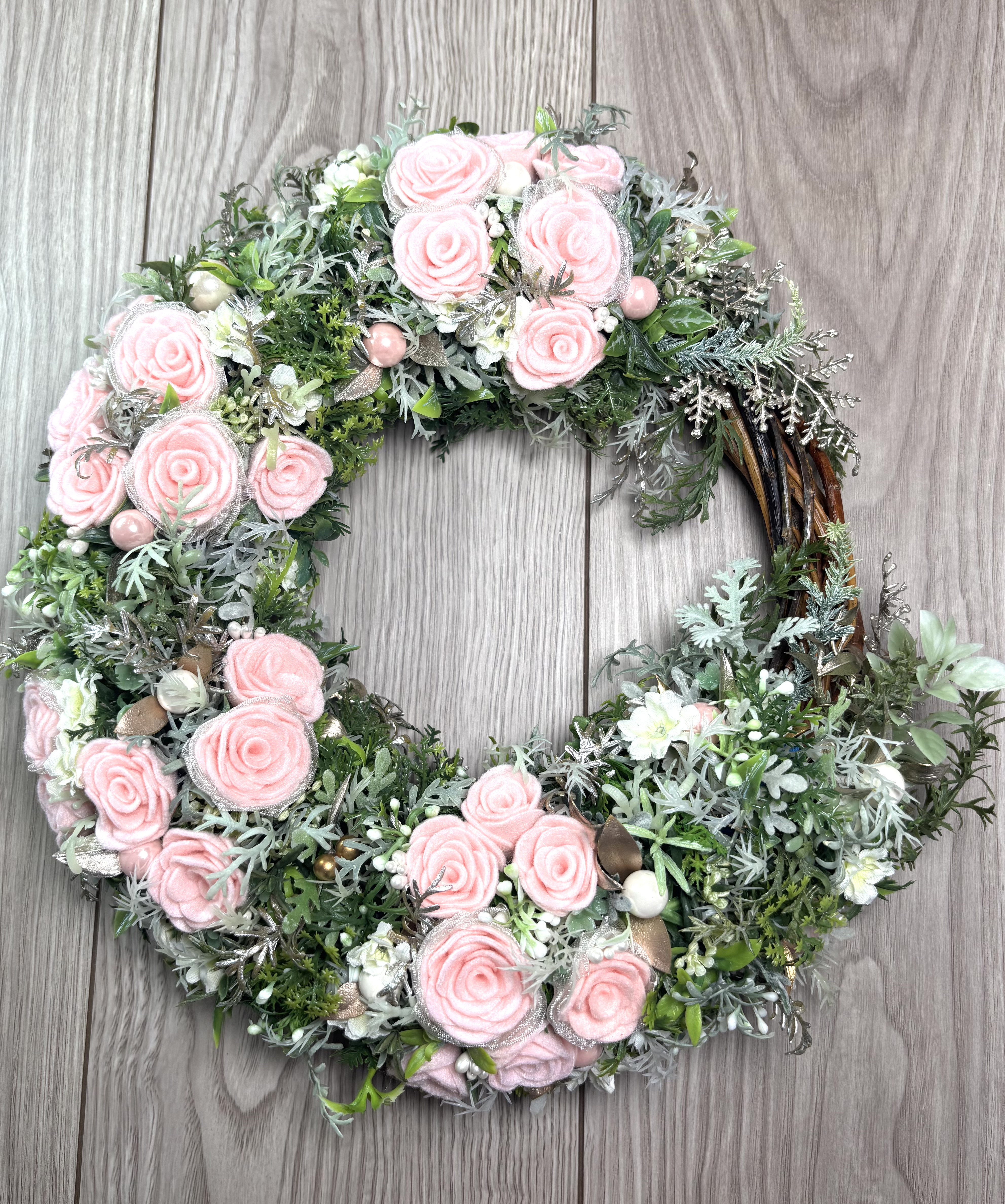 撫子ピンクリース＊フェルト＊ピンク＊冬インテリア＊クリスマスにも＊ナチュラル＊フラワーリース＊ギフト＊壁飾り＊プレゼント