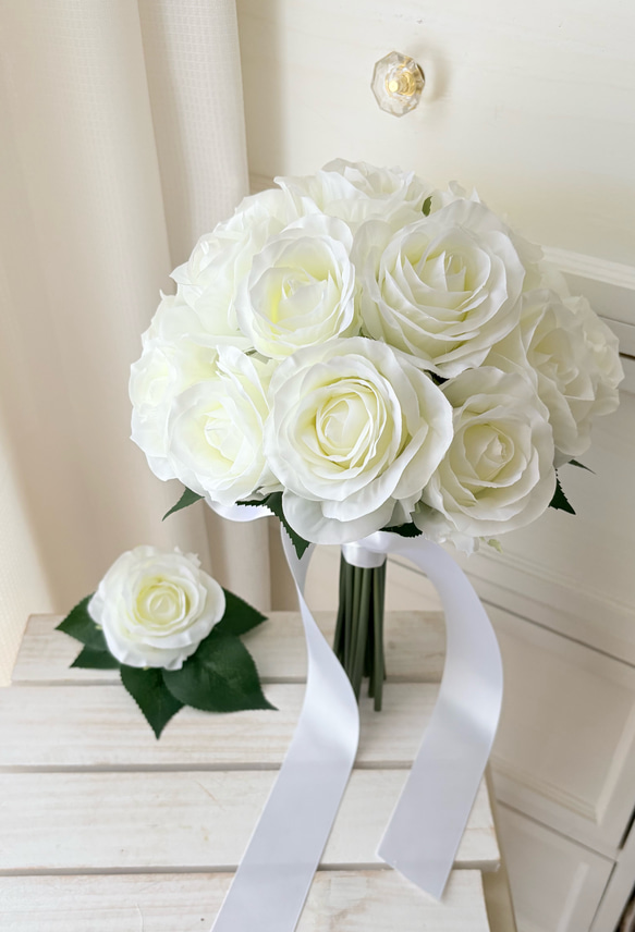 ウェディングブーケ ラウンド 結婚式 アーティフィシャルフラワー ホワイト系 白いバラ ラウンド クラッチブーケ ウェディングブーケ アーティ