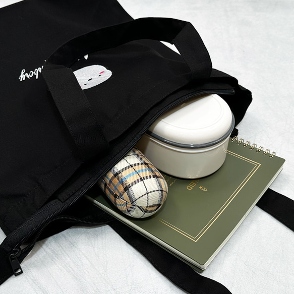 シマエナガの刺繍のファスナー付きキャンバス トートバッグ A4 レディース＜ブラック＞ 4枚目の画像