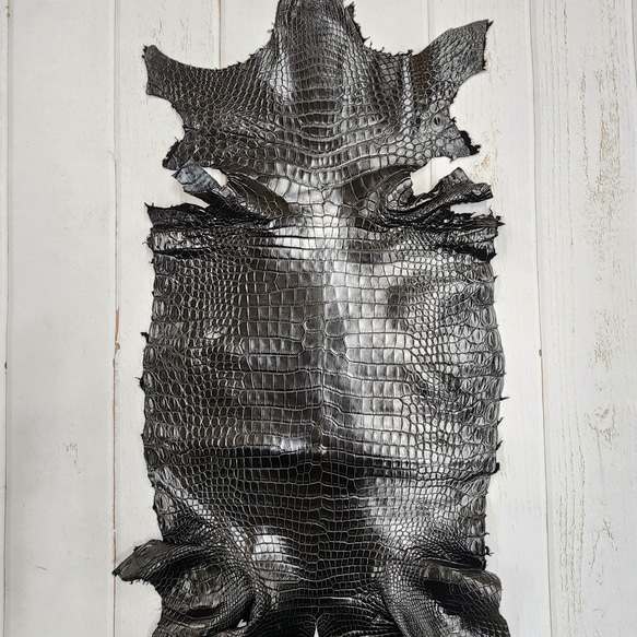 ワニ革 クロコ ナッパ仕上げ  黒 No.C009104 2枚目の画像