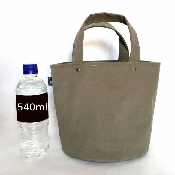 丸底バケツトートバッグ　Sサイズ　塩縮ナイロン　グレージュ　グレーベージュ灰　軽量　アウトドア 5枚目の画像