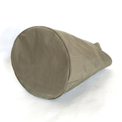 丸底バケツトートバッグ　Sサイズ　塩縮ナイロン　グレージュ　グレーベージュ灰　軽量　アウトドア 4枚目の画像