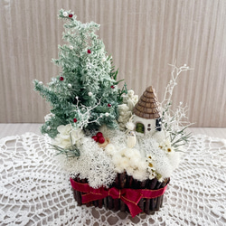 クリスマスツリーのある風景、箱庭風プリザーブドフラワーをインテリアとしてディスプレイにも最適 7枚目の画像