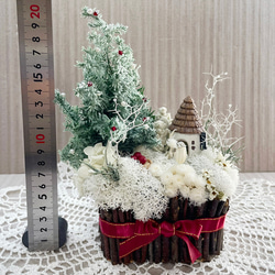 クリスマスツリーのある風景、箱庭風プリザーブドフラワーをインテリアとしてディスプレイにも最適 8枚目の画像