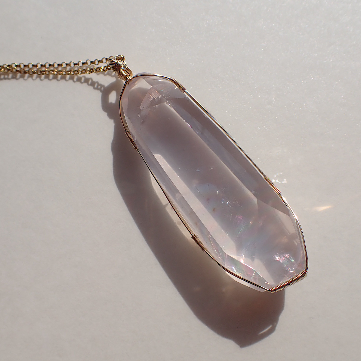 女神巻き®︎虹入りローズクオーツのペンダントトップ